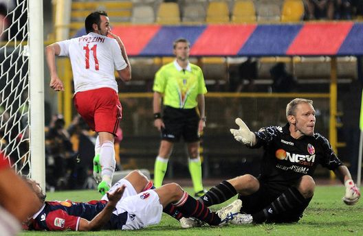 Bologna, Italia - 1° settembre 2012: Giampaolo Pazzini esulta dopo aver segnato il secondo gol contro il Bologna. (Photo by Mario Carlini / Iguana Press/Getty Images) Bologna-Milan, i migliori marcatori rossoneri nei match al Dall’Ara- immagine 2