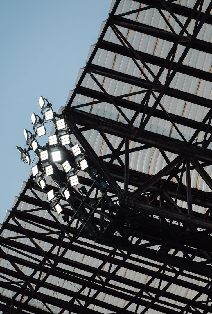 Circa un'ora separa Napoli-Sassuolo dal suo fischio d'inizio. In programma alle 18:00, la gara è valevole per la 21ª giornata di Serie A. Tale battaglia avrà luogo sotto i riflettori dello Stadio Diego Armando Maradona, di cui l'admin dei social azzurri ha pubblicato una serie di scatti sul proprio account Instagram.