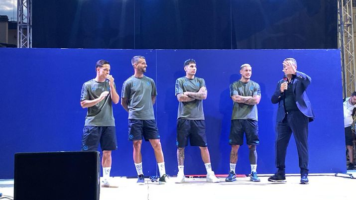 Mazzocchi: “La maglia sarà zuppa di sudore”. Raspadori: “Vi garantiamo una cosa” Mazzocchi: “La maglia sarà zuppa di sudore”. Raspadori: “Vi garantiamo una cosa” - immagine 1