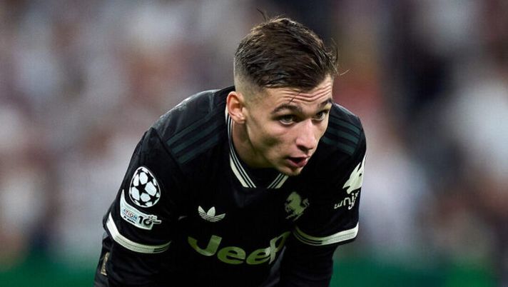 MADRID, SPAIN - OCTOBER 22: Francisco Conceicao of Juventus looks on during the UEFA Champions League 2025/26 League Phase MD3 match between Real Madrid C.F. and Juventus at Estadio Santiago Bernabeu on October 22, 2025 in Madrid, Spain. (Photo by Angel Martinez/Getty Images) Cremonese-Juve, le formazioni ufficiali: c’è Kostic! La scelta su K. Thuram, David, Conceicao e Vardy - immagine 1
