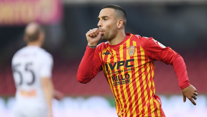 BENEVENTO, ITALY - DECEMBER 20: Roberto Insigne of Benevento Calcio celebrates after scoring the 1-0 goal during the Serie A match between Benevento Calcio and Genoa CFC at Stadio Ciro Vigorito on December 20, 2020 in Benevento, Italy. (Photo by Francesco Pecoraro/Getty Images)  Insigne