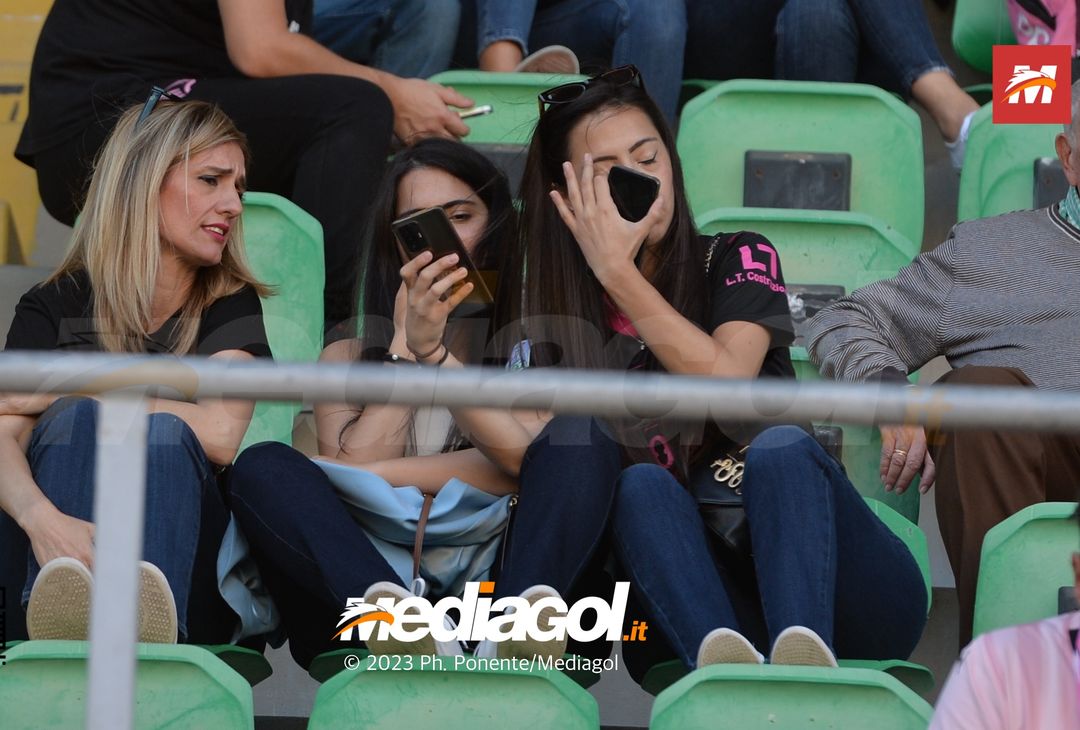 FOTOTIFO Palermo-Lecco, gli scatti ai tifosi al “Renzo Barbera” (GALLERY) - immagine 128