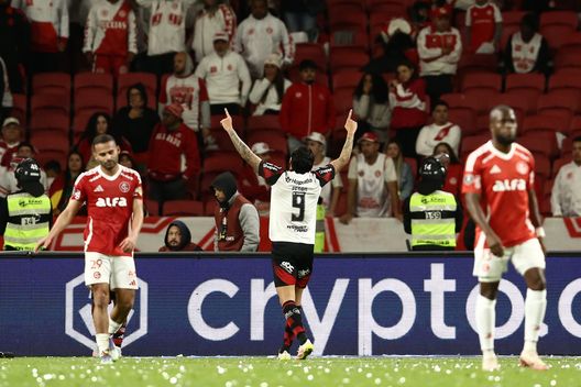 Pedro dopo il gol del 2-0 all'Internacional agli Ottavi di Finale. (Foto di Pedro H. Tesch/Getty Images) Flamengo-Estudiantes, argentini all’assedio di un Maracanã inespugnabile: il pronostico di DDD- immagine 2