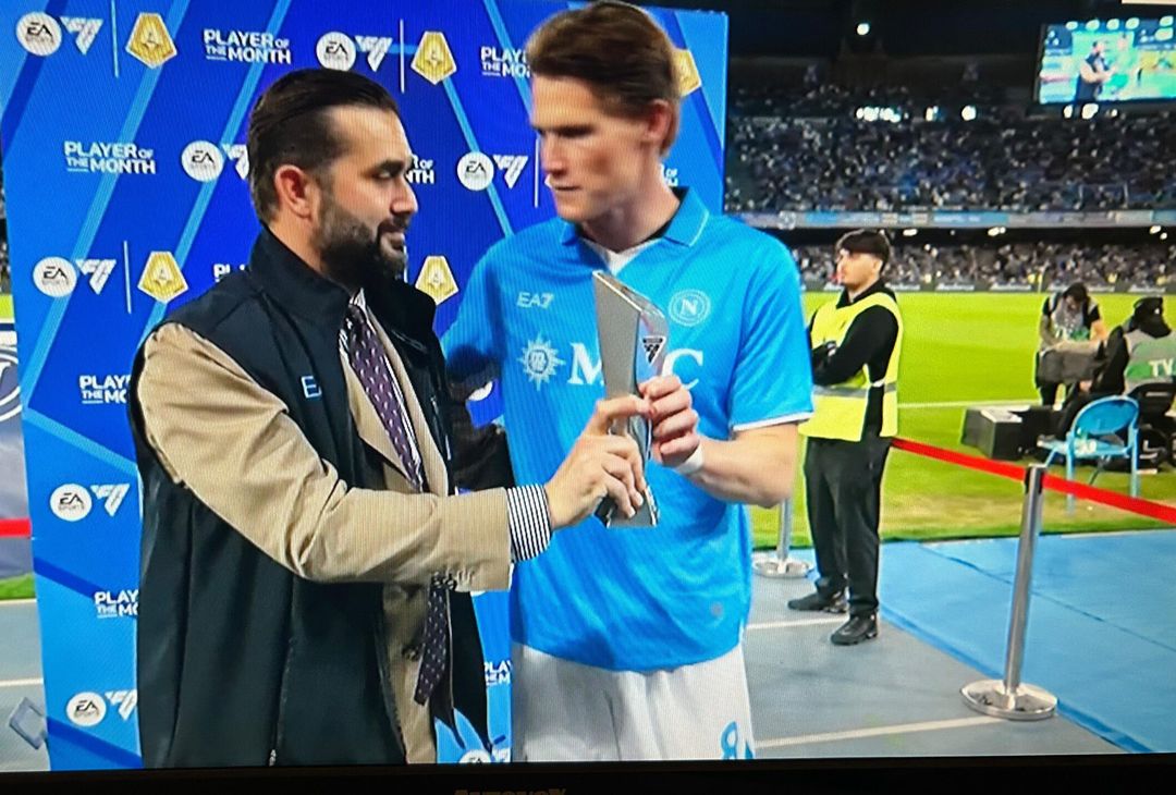 GALLERY Napoli-Genoa, McTominay è il giocatore del mese! La consegna del premio - immagine 6