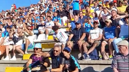 Il pubblico del Patini acclama l’ingresso in campo dei primi calciatori azzurri
