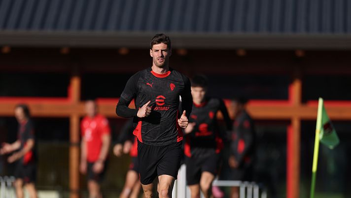 CAIRATE, ITALY - NOVEMBER 04: Matteo Gabbia of AC Milan in action during AC Milan training session at Milanello on November 04, 2025 in Cairate, Italy. (Photo by Claudio Villa/AC Milan via Getty Images) Matteo Gabbia a Parma: il Tardini poteva essere il suo stadio....