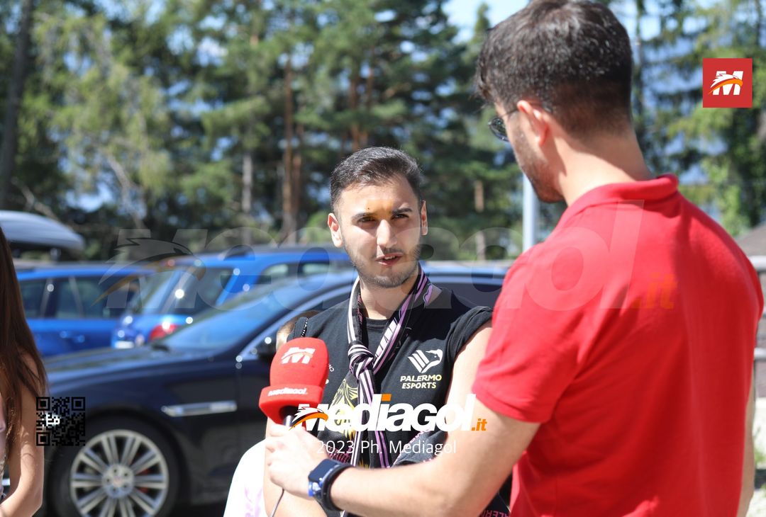 FOTO Palermo, tifosi rosanero accolgono la squadra di Corini in ritiro (GALLERY) - immagine 4