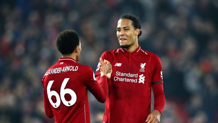 LIVERPOOL, ENGLAND - FEBRUARY 27: Virgil van Dijk of Liverpool and Trent Alexander-Arnold of Liverpool shake hands during the Premier League match between Liverpool FC and Watford FC at Anfield on February 27, 2019 in Liverpool, United Kingdom. (Photo by Clive Brunskill/Getty Images)  Burnley-Liverpool, le probabili formazioni: ok Berge, Alexander-Arnold e Gakpo dal 1′ - immagine 1