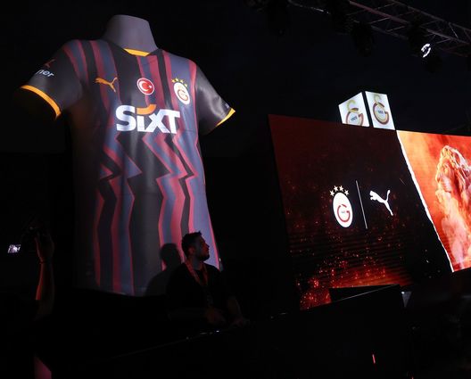 Galatasaray, ecco le tre nuove maglie: Mauro Icardi tra i testimonial- immagine 4