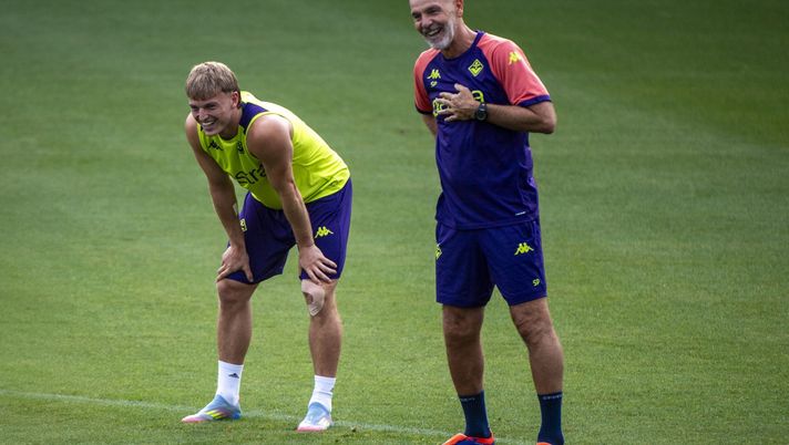 GERMOGLI PH: 19 LUGLIO 2025 BAGNO A RIPOLI AL VIOLA PARK E' ANDATO IN SCENA L'ULTIMO ALLENAMENTO DELLA PRIMA SETTIMANA DI RITIRO ESTIVO DELLA FIORENTINA NELLA FOTO MSITER STEFANO PIOLI GUDMUNDSSON Pioli Gudmundsson