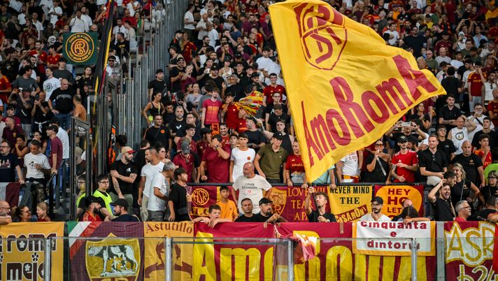 ROME, ITALY - AUGUST 25: AS Roma fans during the Serie A match between Roma and Empoli at Stadio Olimpico on August 25, 2024 in Rome, Italy. (Photo by Fabio Rossi/AS Roma via Getty Images) Roma-Empoli, giallorossi in svantaggio a fine primo tempo: bordata di fischi - immagine 1