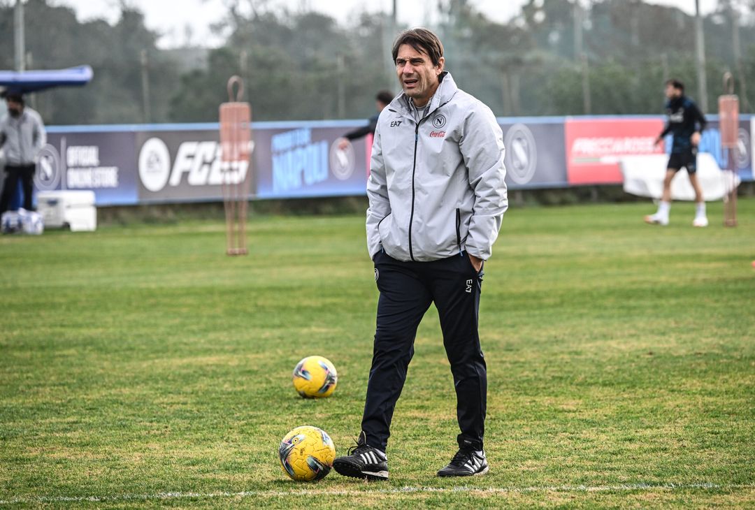 Allenamento a Castel Volturno agli ordini di Conte