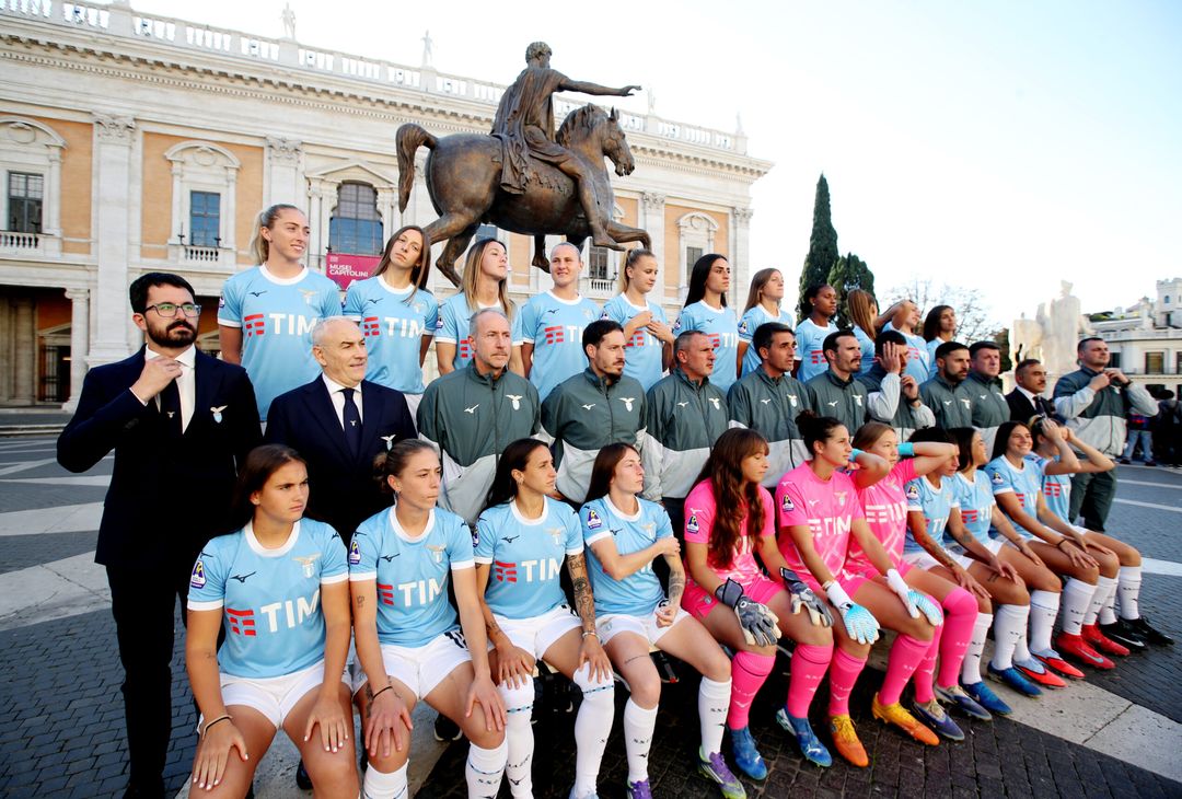 WOMEN | Lazio, foto di squadra al Campidoglio: c’è anche Onorato – GALLERY - immagine 14