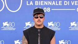 Geolier infiamma Napoli, annunciato il grande ritorno al Maradona – IL VIDEO
