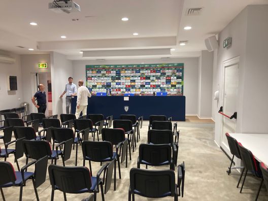 FOTO – Padovani, sopralluogo Arup a Cagliari: si studia l’Unipol Domus- immagine 4