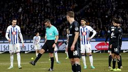 Palle da tennis in campo e giocatori a rapporto: stop sfiorato in Hertha-Amburgo…