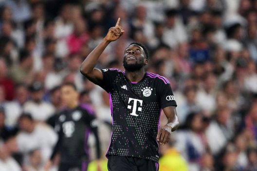 Bayern Monaco, stagione finita per Davies: infortunio al crociato- immagine 2