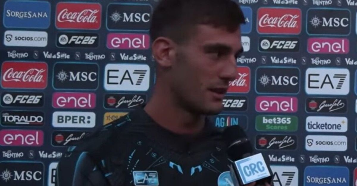 https://images2-gazzanet.gazzettaobjects.it/iF8KTE_kmgzQT46UPyheOFecVKE=/1200x627/smart/www.calcionapoli1926.it/assets/uploads/202507/b2b4c8c51663568ea72929bcd34302ff-e1753610375924.jpeg