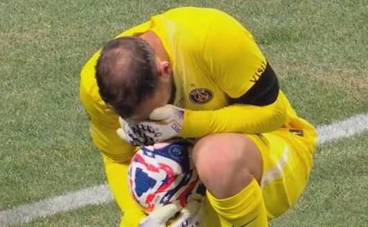 Gianluigi Donnarumma in lacrime dopo l'infortunio di Jamal Musiala (Screenshot)