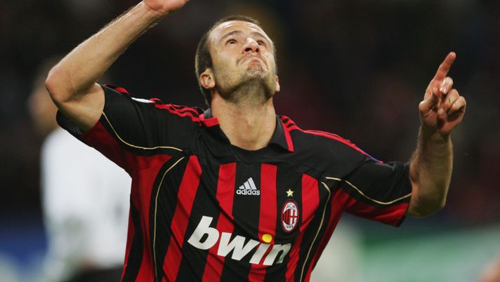 MILAN, ITALY - MAY 02: Alberto Gilardino of AC Milan celebrates as he scores their third goal during the UEFA Champions League semi final, second leg match between AC Milan and Manchester United at the San Siro stadium on May 2, 2007 in Milan, Italy. (Photo by Mike Hewitt/Getty Images) Milan, Serginho su Gilardino: “Contro il Manchester giocammo in modo perfetto” - immagine 1