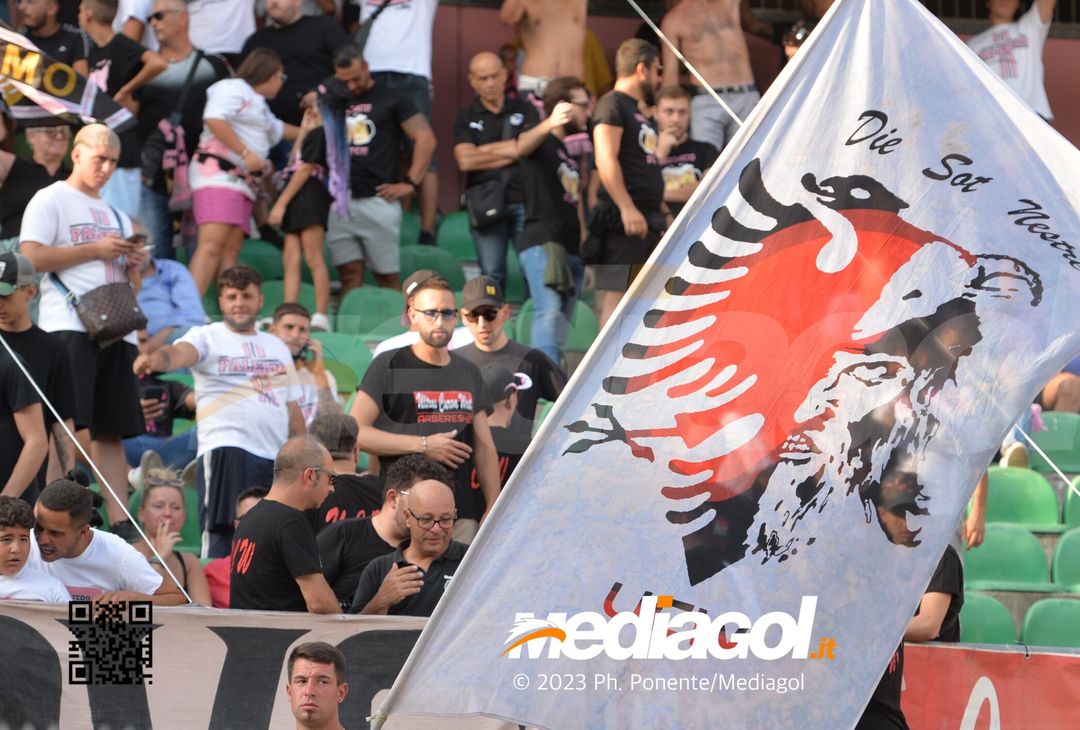 FOTOTIFO Palermo-Feralpisalò 3-0, gli scatti ai tifosi al “Renzo Barbera” (GALLERY) - immagine 2