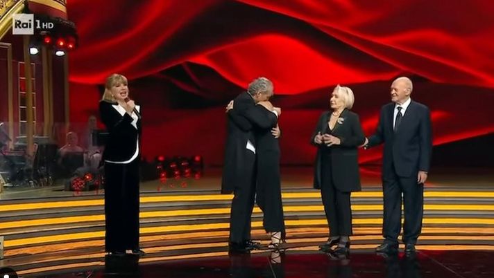 Simona Ventura si sposa. Proposta di matrimonio in diretta a Ballando con le Stelle - immagine 1