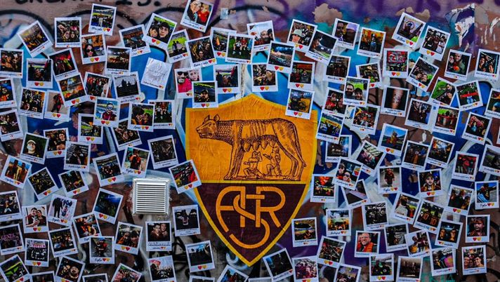 Roma, è nato il “muro giallorosso”: un angolo di foto e ricordi - immagine 1