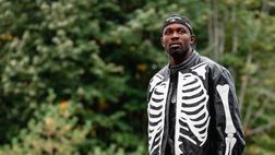 Thuram, la giacca attira l’ironia dei compagni. Frattesi: “Questa entra in top 3”