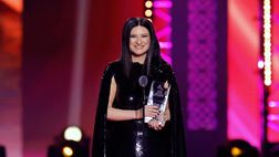 Sanremo, ci sarà Laura Pausini con Carlo Conti? “Ma non da conduttrice”