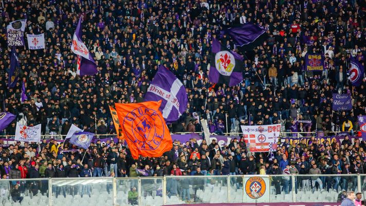 Spranghe e scontri prima di Fiorentina-Cagliari: caos in Viale dei Mille - immagine 1
