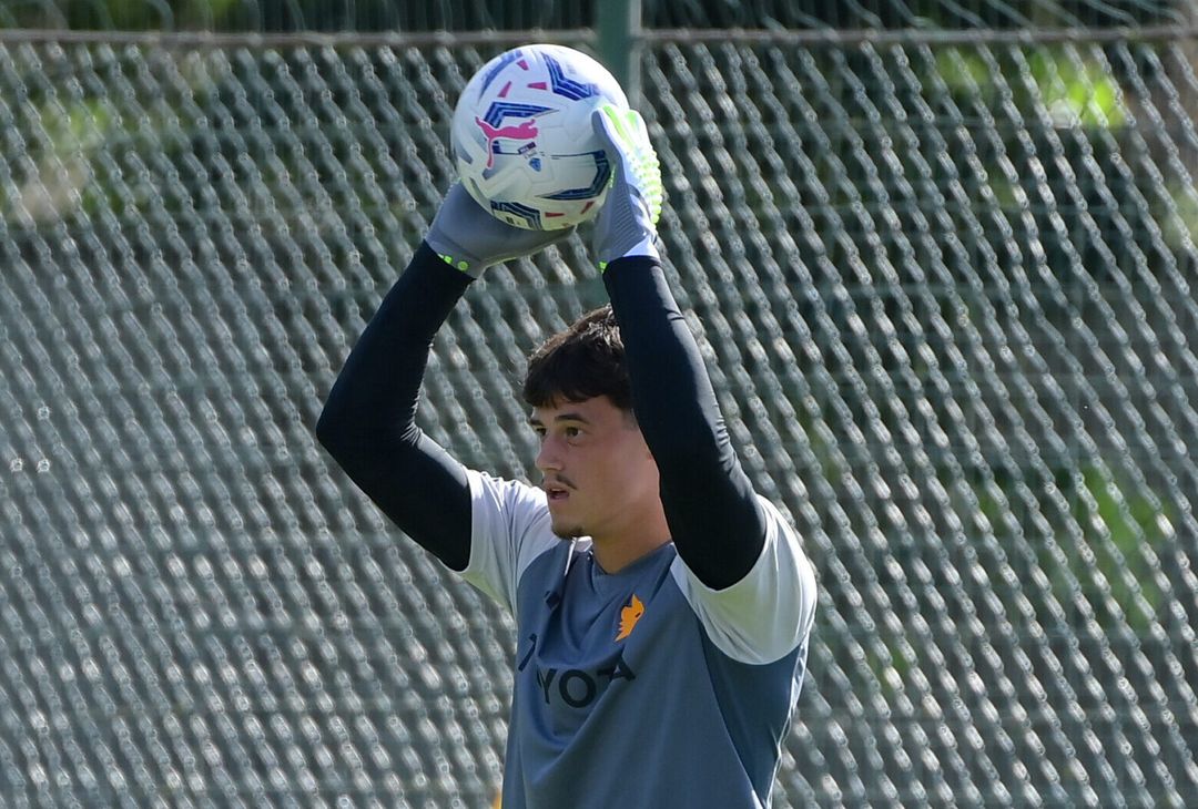 La Roma prosegue la preparazione a Trigoria: Matic e Dybala a parte – FOTO GALLERY - immagine 50