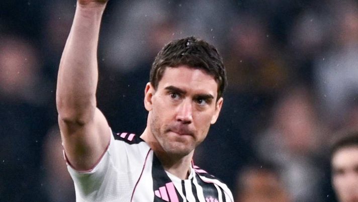 Bomba di calciomercato sul Milan: si tenta lo scippo alla Juve per Vlahovic. I dettagli
