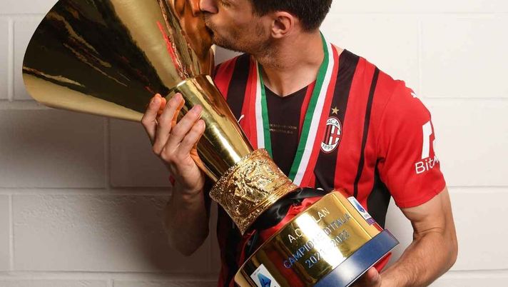 Buon compleanno, Gabbia: il centrale del Milan compie 26 anni. Gli auguri social, la carriera rossonera