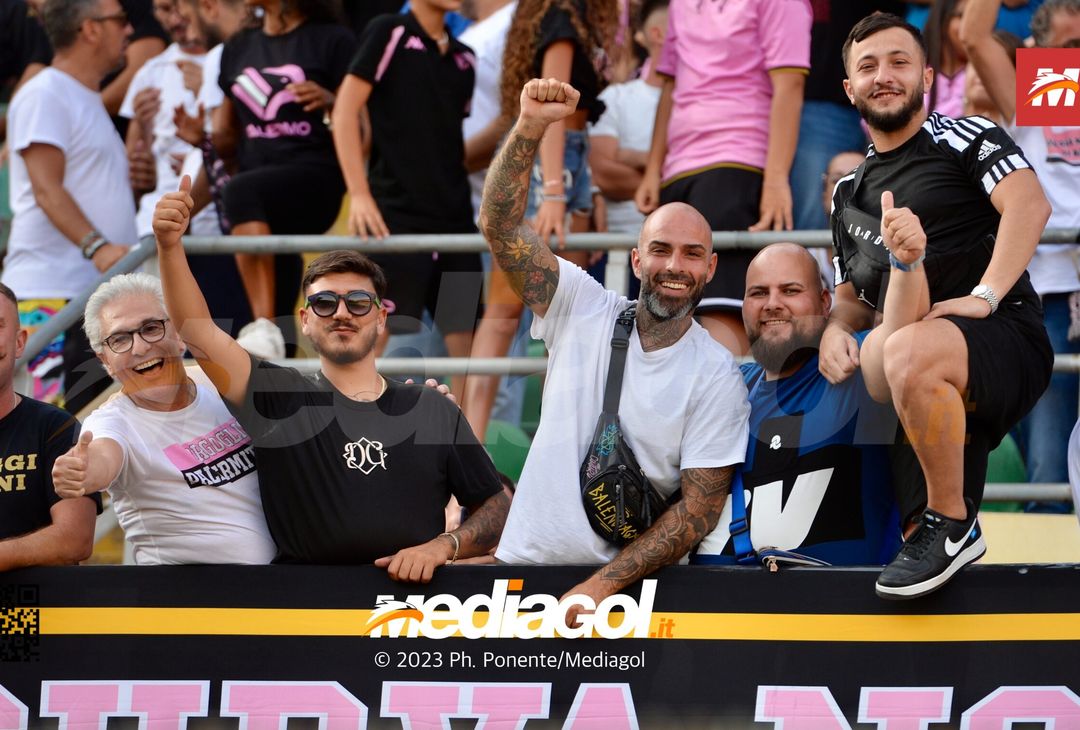 FOTOTIFO Palermo-Feralpisalò 3-0, gli scatti ai tifosi al “Renzo Barbera” (GALLERY) - immagine 60