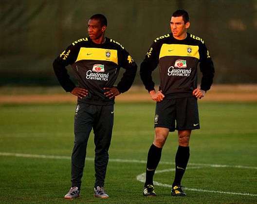 Lucio nel Brasile 2010. (Foto di Richard Heathcote/Getty Images) Lucio, ustioni sul 18% del corpo: l’ex Inter trasferito a Porto Alegre- immagine 3