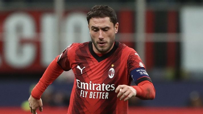 Davide Calabria (difensore e capitano AC Milan), qui durante Milan-Borussia Dortmund 1-3 (Champions League 2023-2024) | News (Getty Images) Davide Calabria AC Milan Milan-Borussia Dortmund 1-3 Champions League 2023-2024