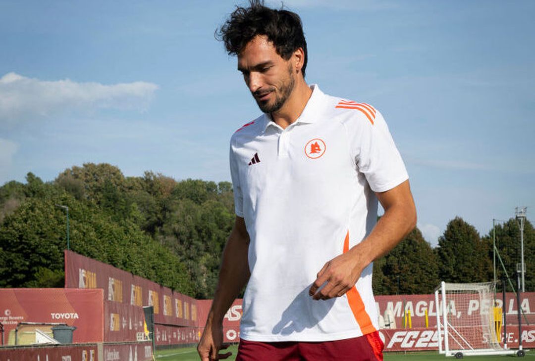 Roma, le prime immagini di Hummels con la maglia giallorossa – FOTO GALLERY - immagine 10