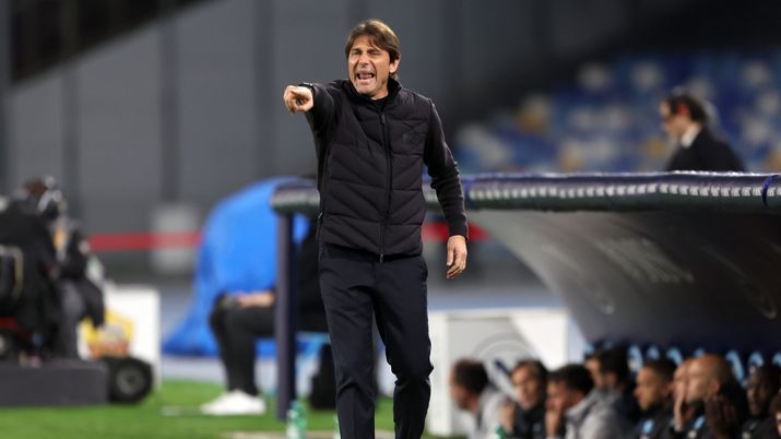 NAPLES, ITALY - FEBRUARY 15: Antonio Conte SSC Napoli head coach during the Serie A match between SSC Napoli and AS Roma at Stadio Diego Armando Maradona on February 15, 2026 in Naples, Italy. (Photo by Francesco Pecoraro/Getty Images) napoli roma conte