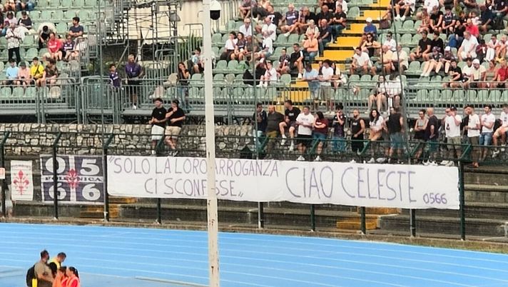 FOTO VN – “Solo la loro arroganza ci sconfisse”. L’omaggio dei tifosi viola a Pin - immagine 1