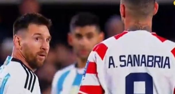 Antonio Sanabria scrutato in malo modo da Lionel Messi Paraguay-Uruguay, Bielsa vuole il secondo posto nel girone: il pronostico di DDD- immagine 2