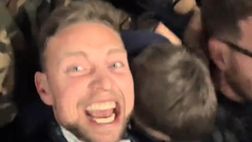 Napoli-Juve tra gli ultras, realizzato il sogno del tifoso spagnolo: la sua reazione