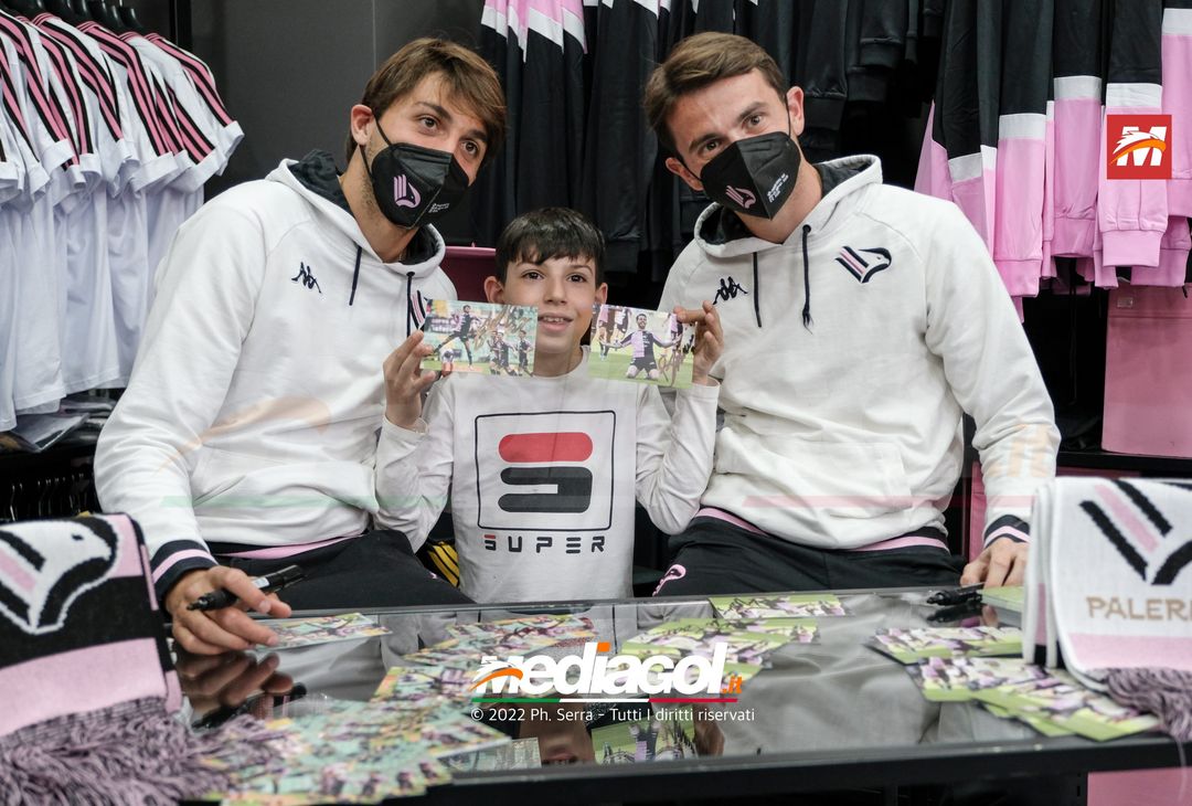FOTO Palermo: Brunori e Soleri incontrano i tifosi allo Store Ufficiale. La gallery - immagine 20