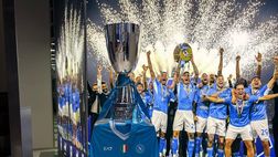 Esposta la Supercoppa a Napoli: le immagini dallo store ufficiale – GALLERY