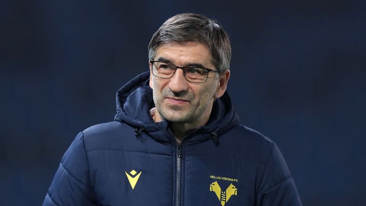 BERGAMO, ITALY - NOVEMBER 28: Ivan Juric, Head Coach of Hellas Verona F.C. looks on prior to the Serie A match between Atalanta BC and Hellas Verona FC at Gewiss Stadium on November 28, 2020 in Bergamo, Italy. Football Stadiums around Europe remain empty due to the Coronavirus Pandemic as Government social distancing laws prohibit fans inside venues resulting in fixtures being played behind closed doors. (Photo by Emilio Andreoli/Getty Images) Hellas Verona, la rifinitura: segue la partenza per Torino - immagine 1