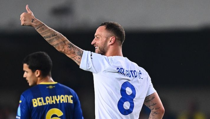 VERONA, ITALY - MAY 26: Marko Arnautovic of FC Internazionale celebrates after scoring the goal during the Serie A TIM match between Hellas Verona FC and FC Internazionale at Stadio Marcantonio Bentegodi on May 26, 2024 in Verona, Italy. (Photo by Mattia Ozbot - Inter/Inter via Getty Images) Inter, top e flop di Verona per Gazzetta: due 5,5, Arnautovic non è l’unico da 7 - immagine 1