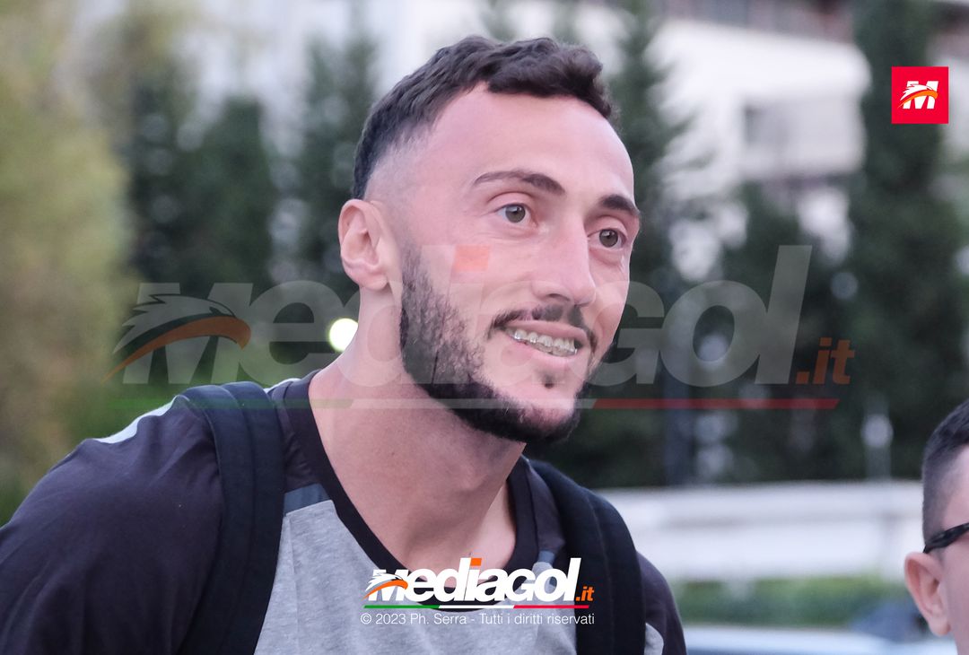 FOTO PALERMO: i giocatori rosanero scattano selfie con i tifosi (GALLERY) - immagine 19