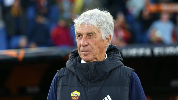 ROME, ITALY - OCTOBER 02: Gian Piero Gasperini, Head Coach of AS Roma, looks on prior to the UEFA Europa League 2025/26 League Phase MD2 match between AS Roma and LOSC Lille at Stadio Olimpico on October 02, 2025 in Rome, Italy. (Photo by Paolo Bruno/Getty Images) Gasperini e il labiale contro Ayroldi: “Faccia di m***a”. E attacca il 4° uomo - immagine 1
