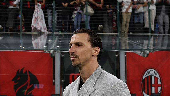 MILAN, ITALY - SEPTEMBER 28: AC Milan Senior Advisor to Ownership Zlatan Ibrahimovic looks on during the Serie A match between AC Milan and SSC Napoli at Giuseppe Meazza Stadium on September 28, 2025 in Milan, Italy. (Photo by Claudio Villa/AC Milan via Getty Images) curiosità Ibrahimović