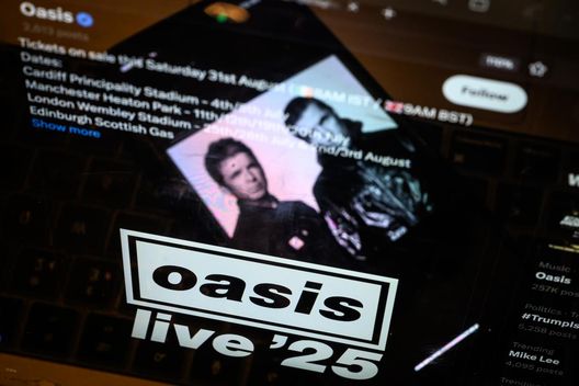 Panico tra i fan degli Oasis, 50.000 biglietti annullati: nel giro di poche ore, sui siti… Panico tra i fan degli Oasis, 50.000 biglietti annullati: nel giro di poche ore, sui siti… - immagine 1
