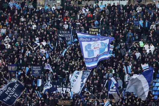 Il Maradona è già sold out da giorni contro la Juve: c'è tanta passione tra i tifosi - (Getty Images) - calcionapoli1926.it tifosi stadio Maradona